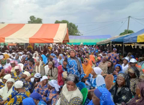 نساء أنزيريكوري 