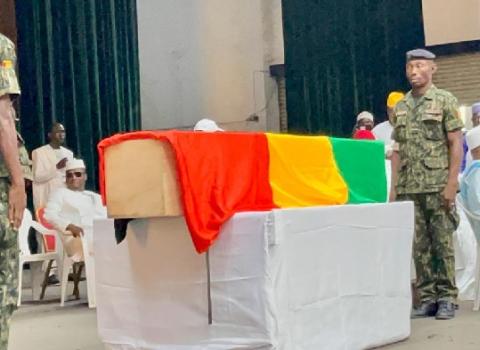 كوناكري تودّع أحد أبرز رموزها الدينية والاجتماعية: الحاج مامودو كامارا إلى مثواه الأخير