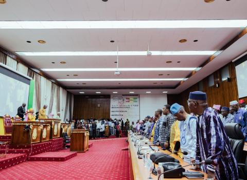 المجلس الوطني الانتقالي يعتمد ثلاثة اتفاقيات تمويل في مجالات الطاقة والصيد والتنمية