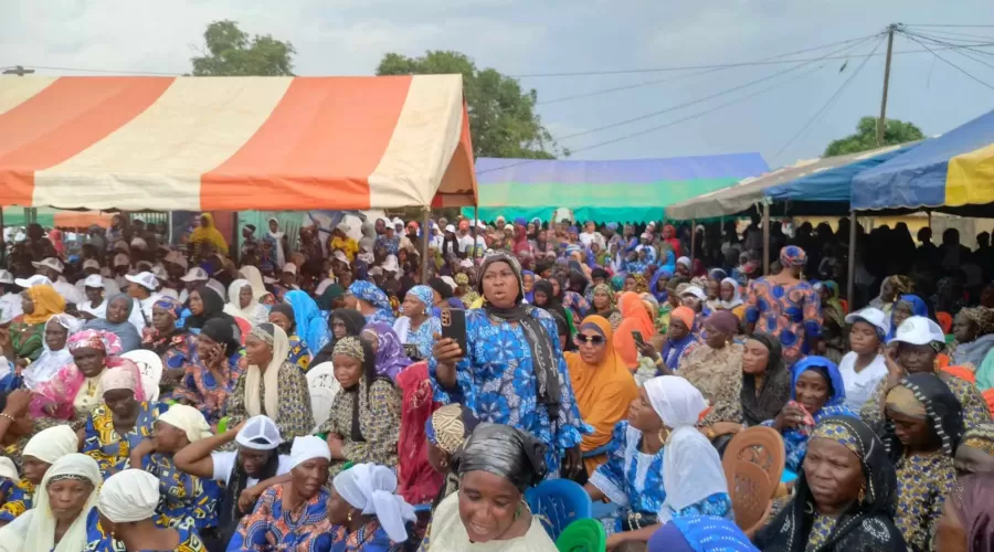 نساء أنزيريكوري 