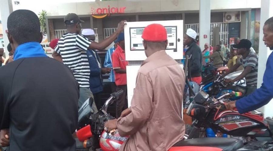 كانكان: السلطات المحلية تتخذ إجراءات صارمة للتخفيف من أزمة الوقود